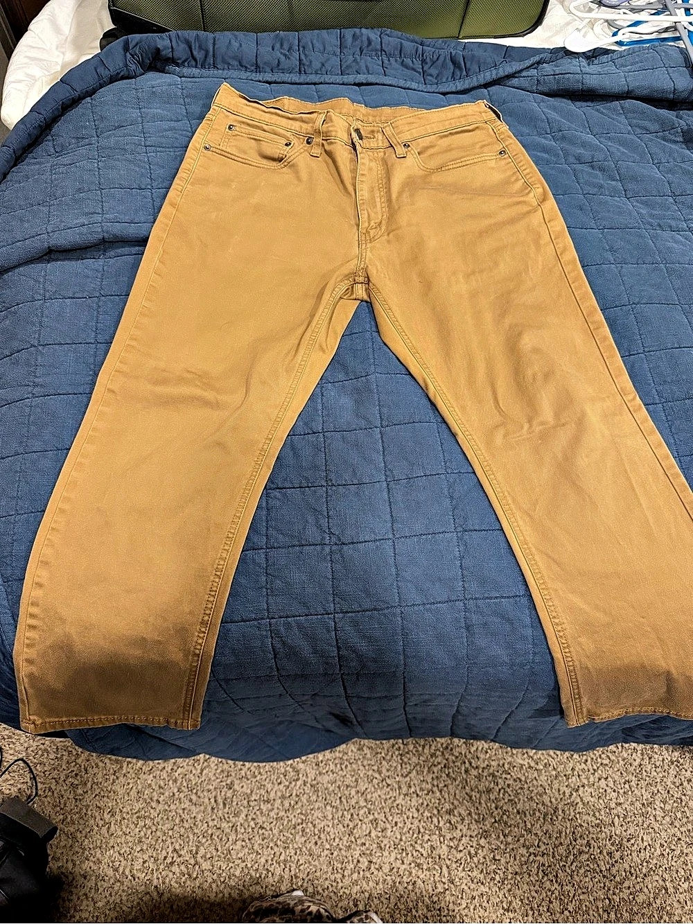 Levi's 541 Men's taper pants. 34/30 Brown.
